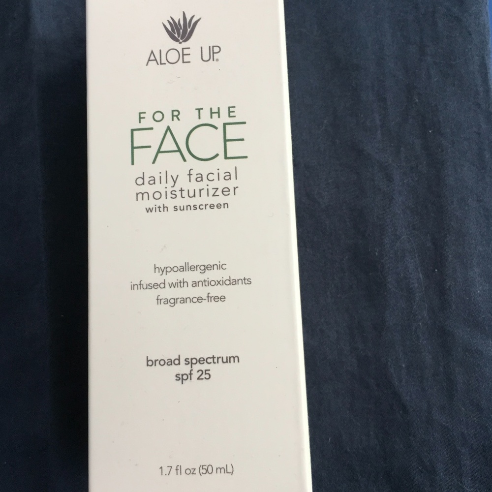DAILY FAACE MOISTURIZER....SPF25.....